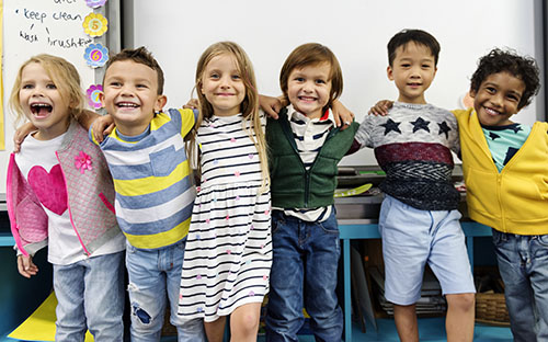 image of teacher reading to preschool children
